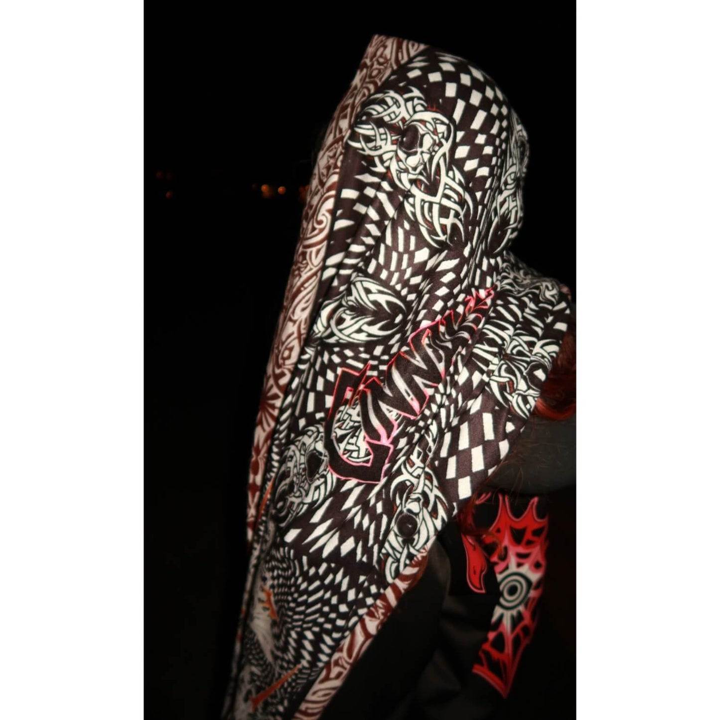 "Cinnamoroll's Revenge" - REVERSIBLE PASHMINA (Crimson/Black)